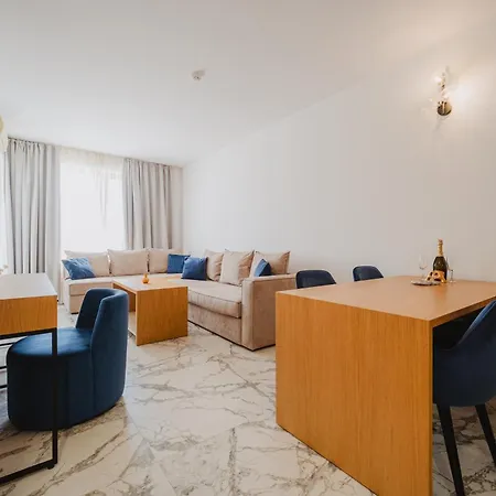 Luxury 1 Bedroom Golden Sands