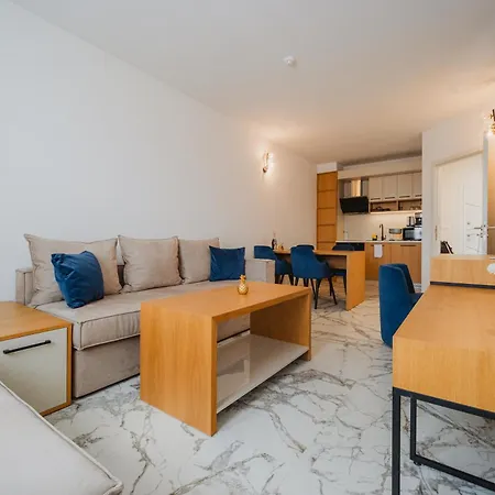 Luxury 1 Bedroom *